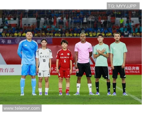 足球林神的传奇之路：从草根球员到世界舞台的闪耀明星